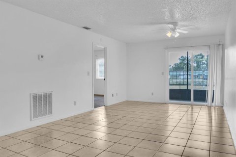 Copropriété à louer à Zephyrhills, Floride: 2 chambres, 81.38 m2 № 2319213 - photo 9