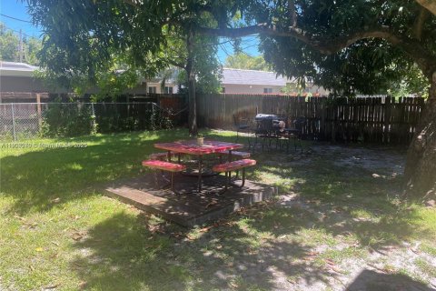 Apartment in Hollywood, Florida 2 bedrooms, 978.91 sq.m. № 1952741 - photo 8