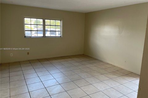 Apartment in Hollywood, Florida 2 bedrooms, 978.91 sq.m. № 1952741 - photo 3