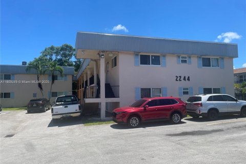 Apartment in Hollywood, Florida 2 bedrooms, 978.91 sq.m. № 1952741