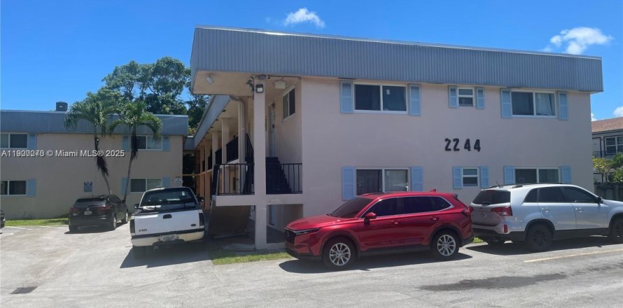 Apartment in Hollywood, Florida 2 bedrooms, 978.91 sq.m. № 1952741