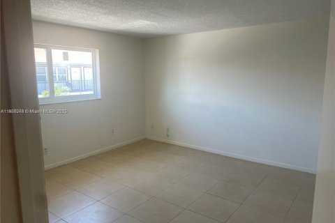 Apartment in Hollywood, Florida 2 bedrooms, 978.91 sq.m. № 1952741 - photo 6