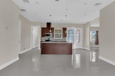 House in Plant City, Florida 3 bedrooms, 170.94 sq.m. № 1797910 - photo 8