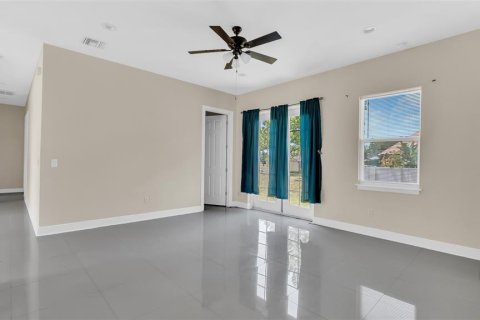 House in Plant City, Florida 3 bedrooms, 170.94 sq.m. № 1797910 - photo 11