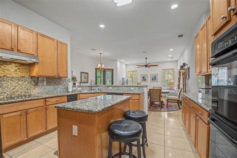 Купить виллу или дом в Катлер-Бей, Флорида 5 спален, 284.37м2, № 2044784 - фото 12