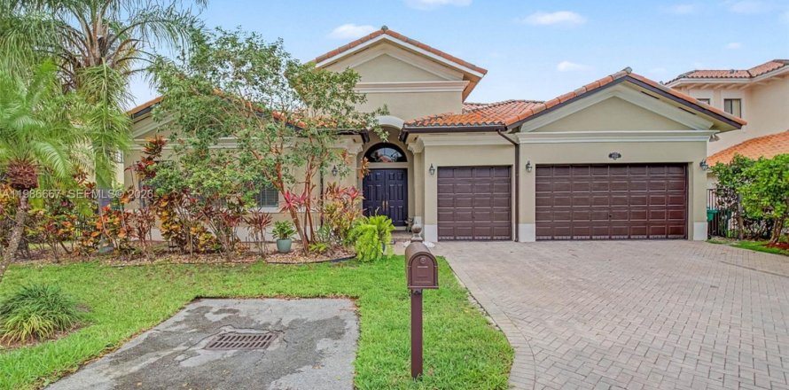 Дом в Катлер-Бей, Флорида 5 спален, 284.37м2 № 2044784