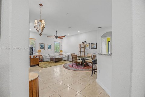 Купить виллу или дом в Катлер-Бей, Флорида 5 спален, 284.37м2, № 2044784 - фото 15