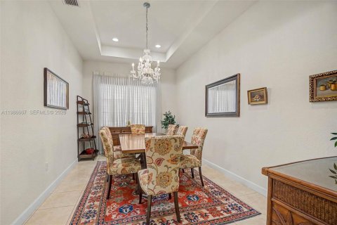 Купить виллу или дом в Катлер-Бей, Флорида 5 спален, 284.37м2, № 2044784 - фото 17