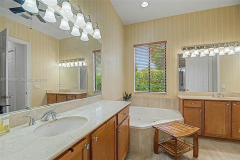 Купить виллу или дом в Катлер-Бей, Флорида 5 спален, 284.37м2, № 2044784 - фото 9