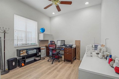 Купить виллу или дом в Катлер-Бей, Флорида 5 спален, 284.37м2, № 2044784 - фото 24