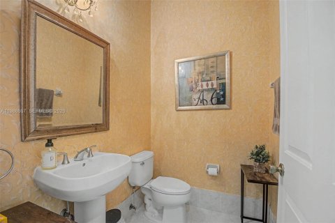 Купить виллу или дом в Катлер-Бей, Флорида 5 спален, 284.37м2, № 2044784 - фото 25