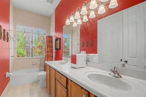 Купить виллу или дом в Катлер-Бей, Флорида 5 спален, 284.37м2, № 2044784 - фото 20