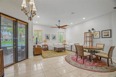 Купить виллу или дом в Катлер-Бей, Флорида 5 спален, 284.37м2, № 2044784 - фото 14