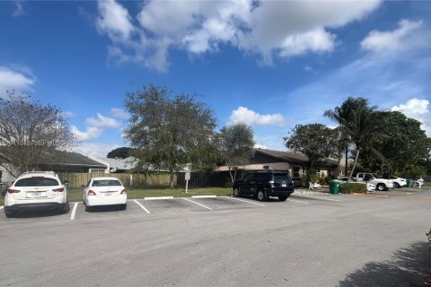 Casa en venta en Miami, Florida, 3 dormitorios, 113.81 m2 № 1969567 - foto 10