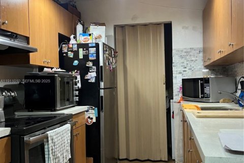 Casa en venta en Miami, Florida, 3 dormitorios, 113.81 m2 № 1969567 - foto 12