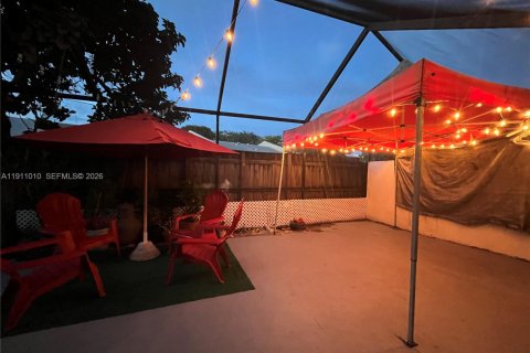 Villa ou maison à vendre à Miami, Floride: 3 chambres, 113.81 m2 № 1969567 - photo 15