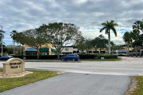 House in Miami, Florida 3 bedrooms, 113.81 sq.m. № 1969567 - photo 17