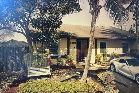 Купить виллу или дом в Майами, Флорида 3 спальни, 113.81м2, № 1969567 - фото 1