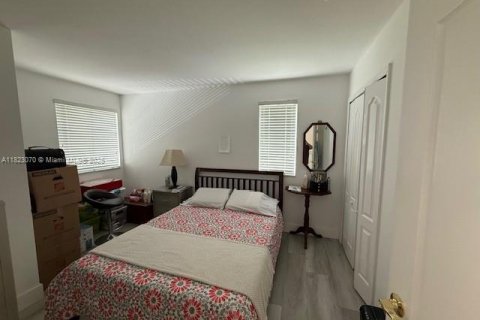 Townhouse in Miami, Florida 3 bedrooms, 145.48 sq.m. № 1788811 - photo 13