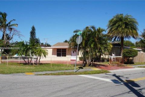 Villa ou maison à Dania Beach, Floride 3 chambres, 120.31 m2 № 2152622