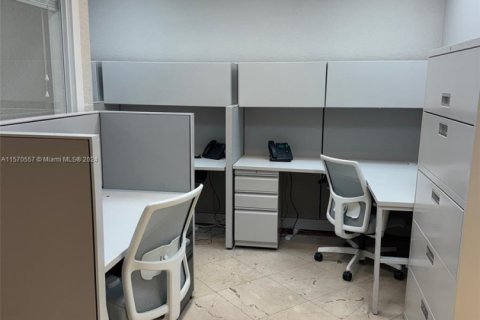 Oficina en alquiler en Miami, Florida № 1127804 - foto 1