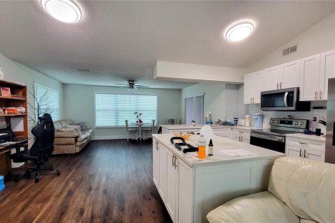 House in New Port Richey, Florida 2 bedrooms, 119.94 sq.m. № 2155548 - photo 5