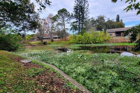 House in New Port Richey, Florida 2 bedrooms, 119.94 sq.m. № 2155548 - photo 2