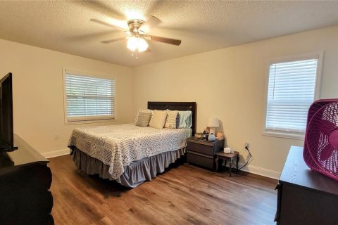 House in New Port Richey, Florida 2 bedrooms, 119.94 sq.m. № 2155548 - photo 8