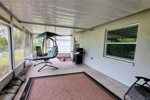 House in New Port Richey, Florida 2 bedrooms, 119.94 sq.m. № 2155548 - photo 15