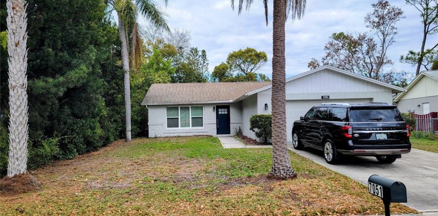 House in New Port Richey, Florida 2 bedrooms, 119.94 sq.m. № 2155548