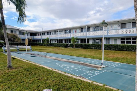 Condo in Hallandale Beach, Florida, 1 bedroom  № 1955245 - photo 21