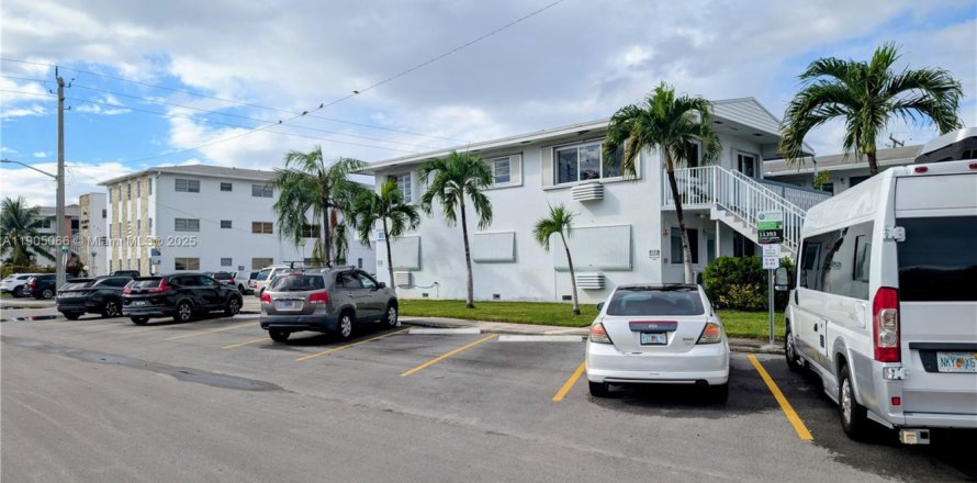 Кондоминиум с 1 спальней в Халландейл-Бич, Флорида № 1955245