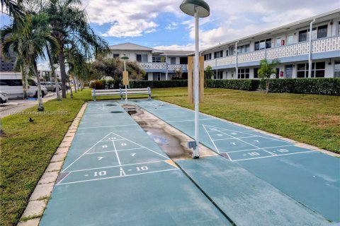 Condo in Hallandale Beach, Florida, 1 bedroom  № 1955245 - photo 20
