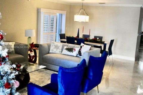 Villa ou maison à louer à Sunrise, Floride: 4 chambres, 212.19 m2 № 2053474 - photo 2