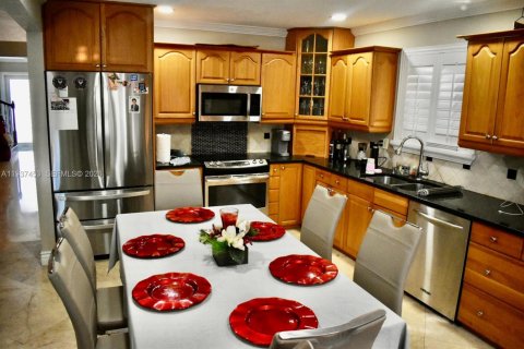 Villa ou maison à louer à Sunrise, Floride: 4 chambres, 212.19 m2 № 2053474 - photo 8