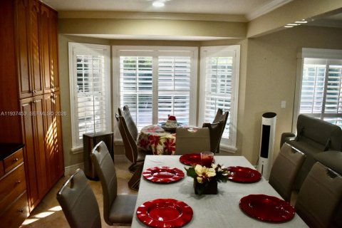 Villa ou maison à louer à Sunrise, Floride: 4 chambres, 212.19 m2 № 2053474 - photo 9
