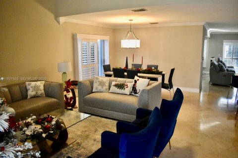 Villa ou maison à louer à Sunrise, Floride: 4 chambres, 212.19 m2 № 2053474 - photo 5