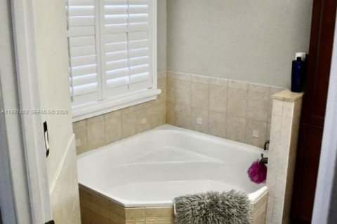 Villa ou maison à louer à Sunrise, Floride: 4 chambres, 212.19 m2 № 2053474 - photo 17