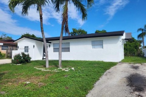 Villa ou maison à vendre à Deerfield Beach, Floride: 3 chambres, 138.42 m2 № 1955776 - photo 1