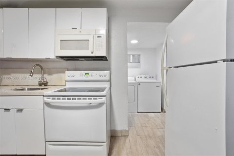 Propiedad comercial en venta en Miami, Florida, 98.1 m2 № 2029688 - foto 16