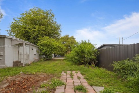 Propiedad comercial en venta en Miami, Florida, 98.1 m2 № 2029688 - foto 14