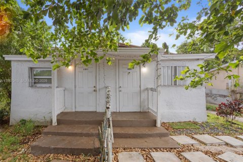 Propiedad comercial en Miami, Florida 98.1 m2 № 2029688