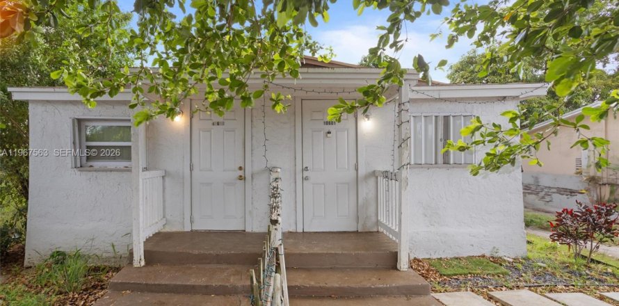 Propiedad comercial en Miami, Florida 98.1 m2 № 2029688