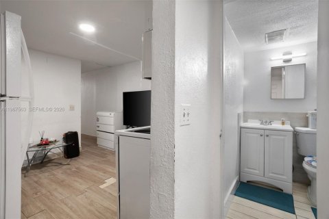 Propiedad comercial en venta en Miami, Florida, 98.1 m2 № 2029688 - foto 21