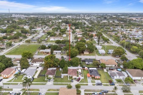 Propiedad comercial en venta en Miami, Florida, 98.1 m2 № 2029688 - foto 11