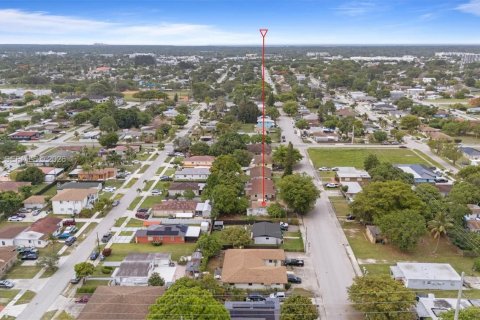 Propiedad comercial en venta en Miami, Florida, 98.1 m2 № 2029688 - foto 9
