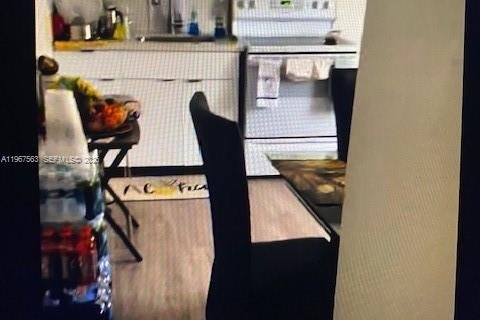 Propiedad comercial en venta en Miami, Florida, 98.1 m2 № 2029688 - foto 24