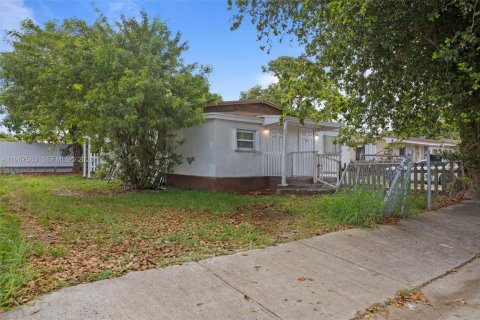 Propiedad comercial en venta en Miami, Florida, 98.1 m2 № 2029688 - foto 2