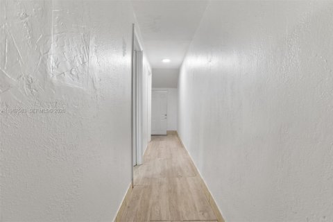 Propiedad comercial en venta en Miami, Florida, 98.1 m2 № 2029688 - foto 22