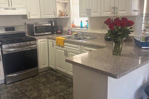 House in Hollywood, Florida 3 bedrooms, 96.62 sq.m. № 1957352 - photo 8